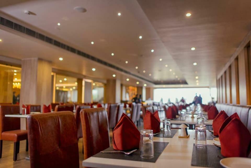 Prism A Boutique Hotel Jorhāt Eksteriør billede